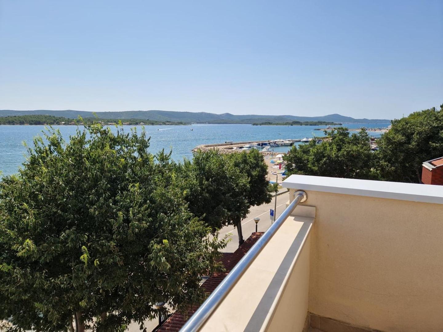 Seaside Apartments Турань Экстерьер фото